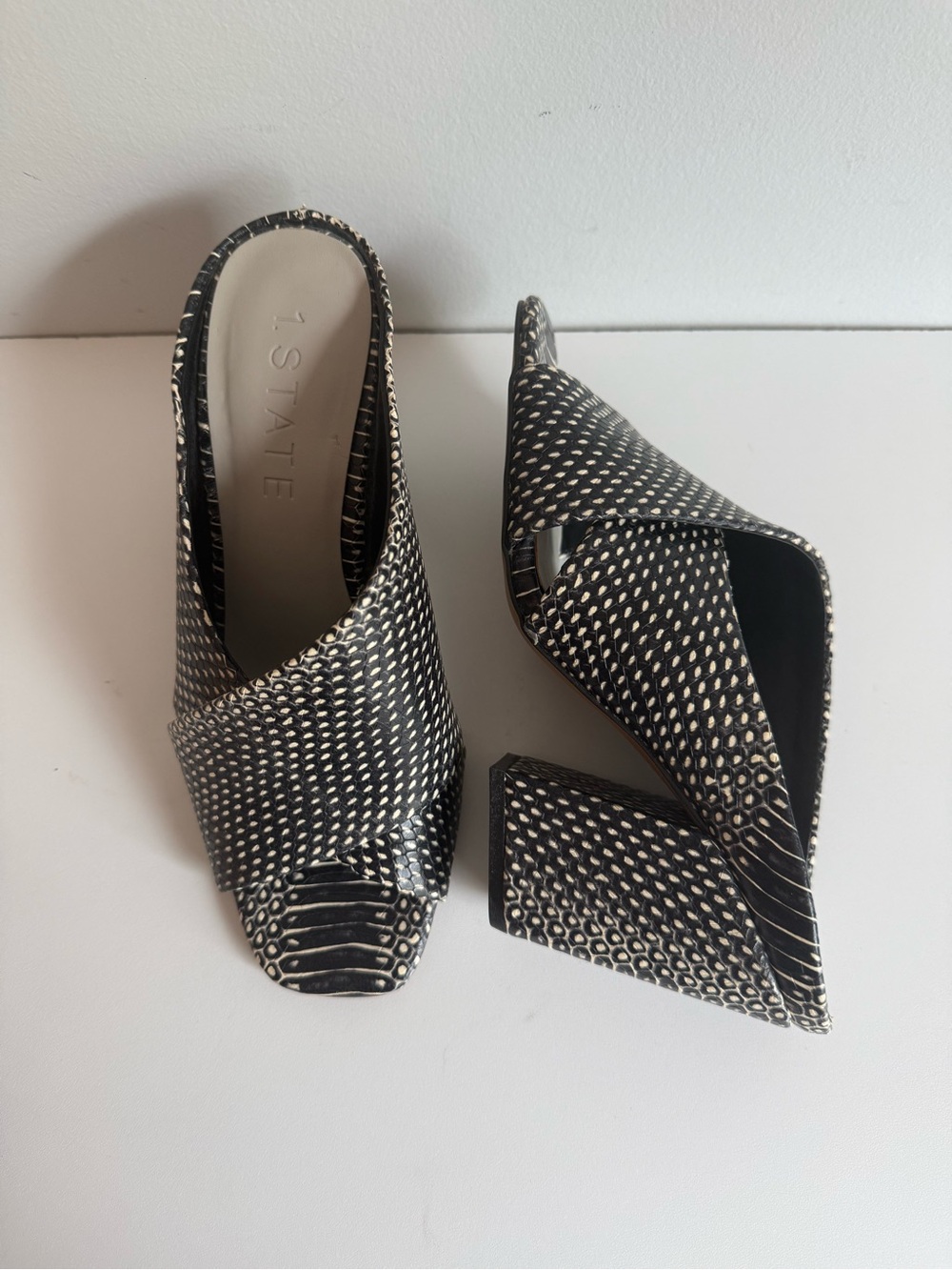 Black / Ivory Snake Print Block Heel Slide Sandals SZ 8.5 NEW by: 1. STATE